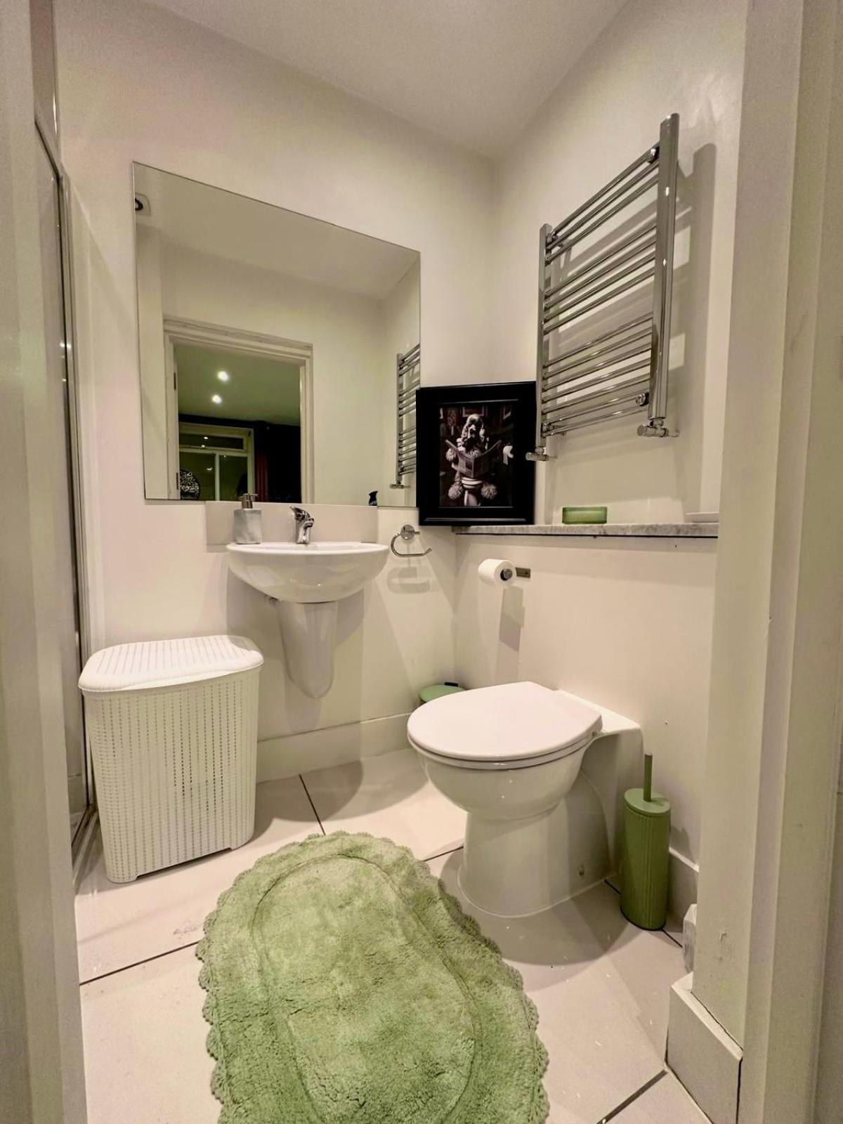 2 Bed Near Victoria & Belgravia Near Shops & Restaurants * Londres