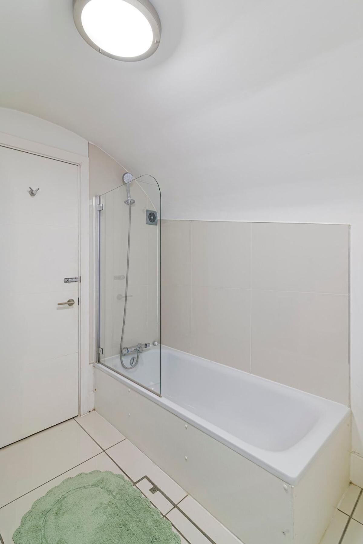 2 Bed Near Victoria & Belgravia Near Shops & Restaurants *